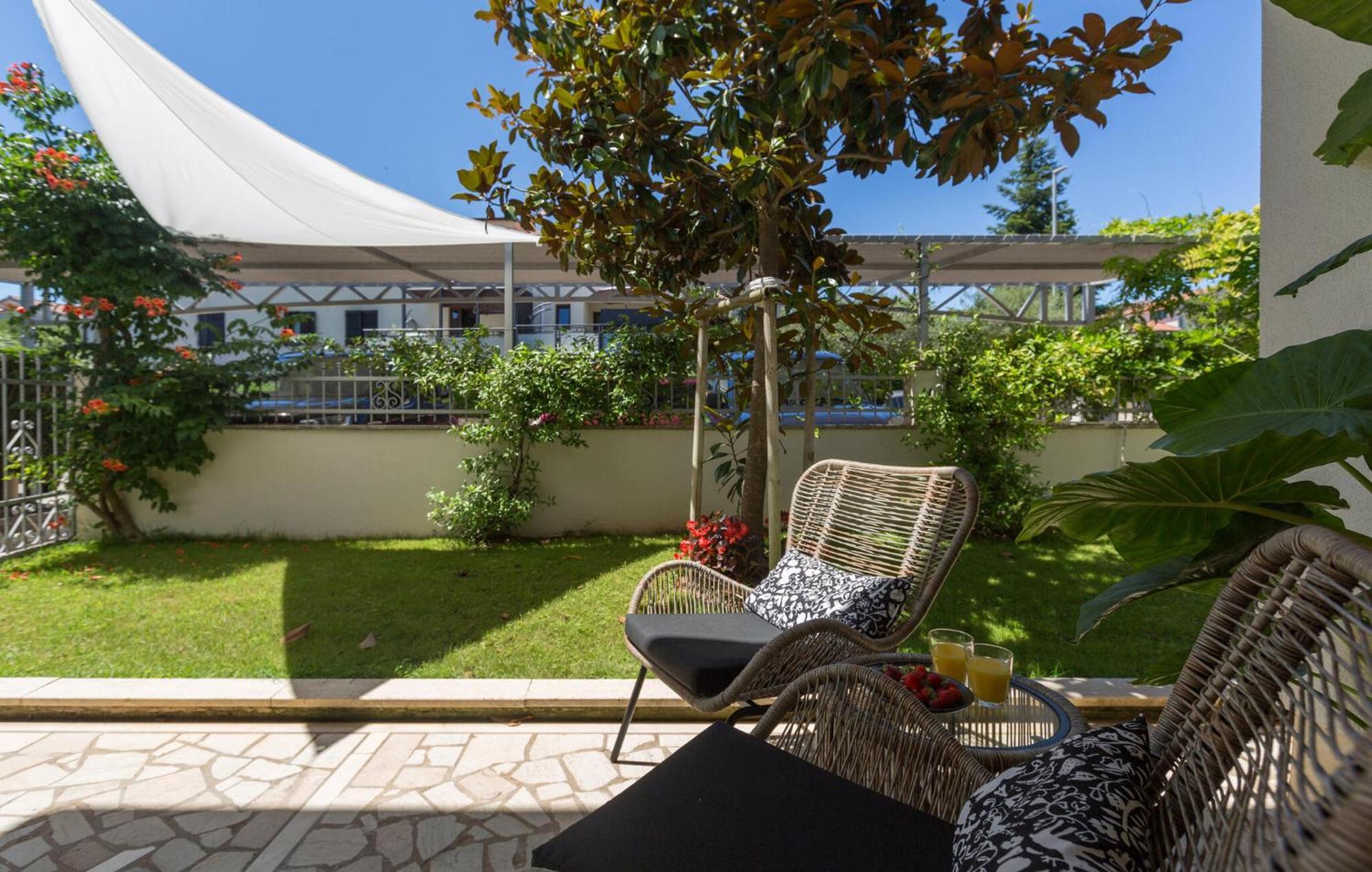 1 Bedroom Beautiful Apartment In โปเรช ภายนอก รูปภาพ