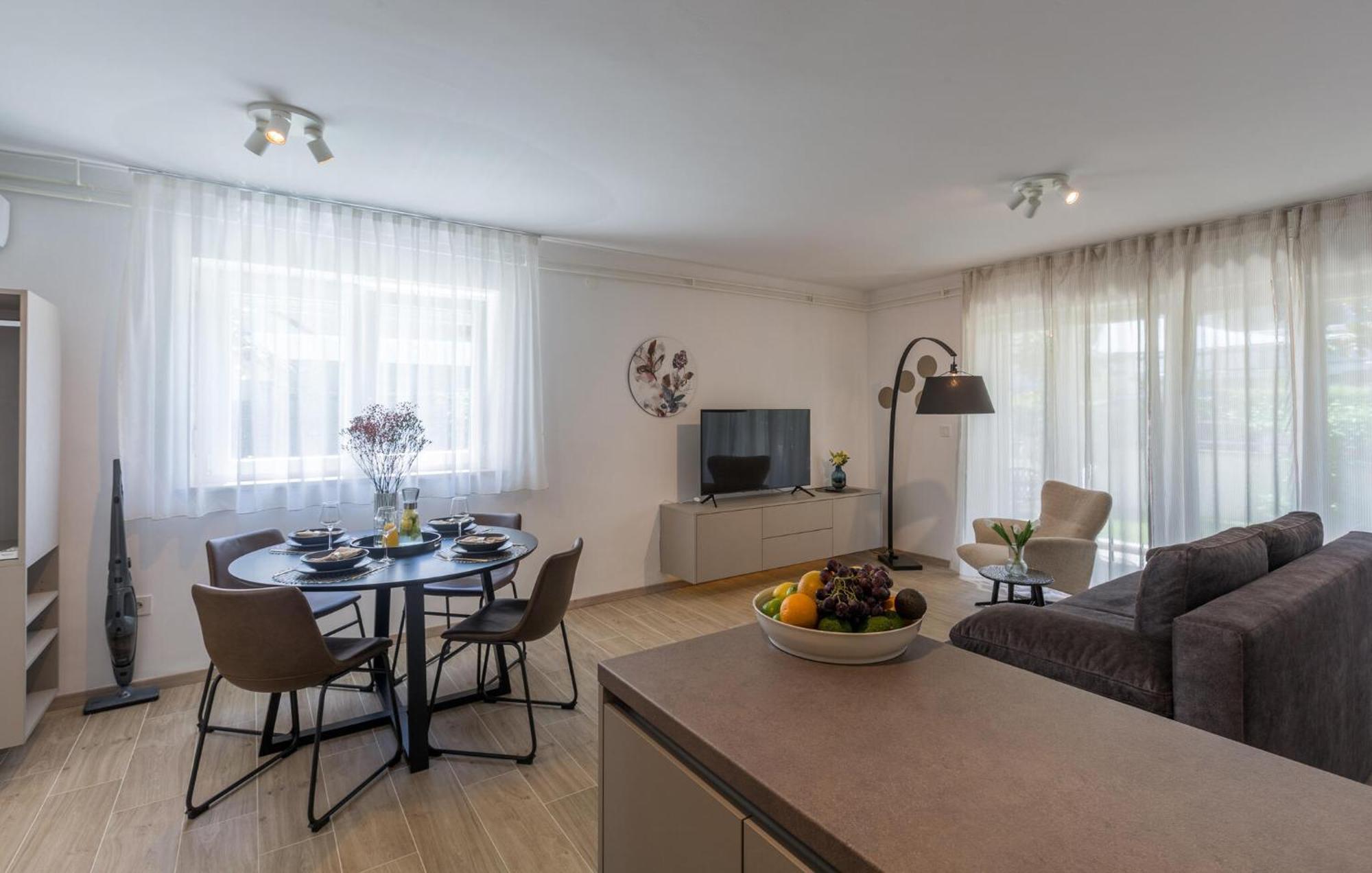 1 Bedroom Beautiful Apartment In โปเรช ภายนอก รูปภาพ